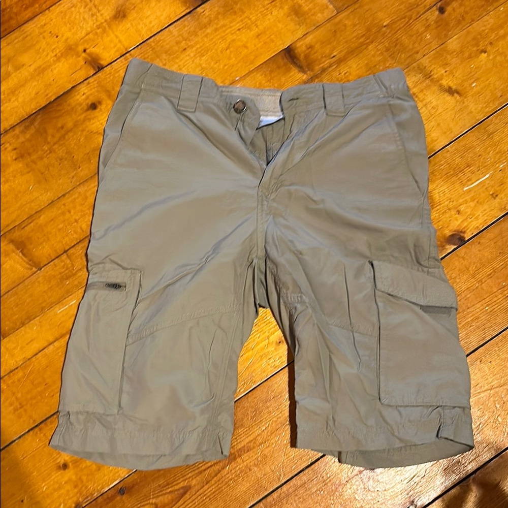 Columbia Tan Cargo Shorts with Classic Design